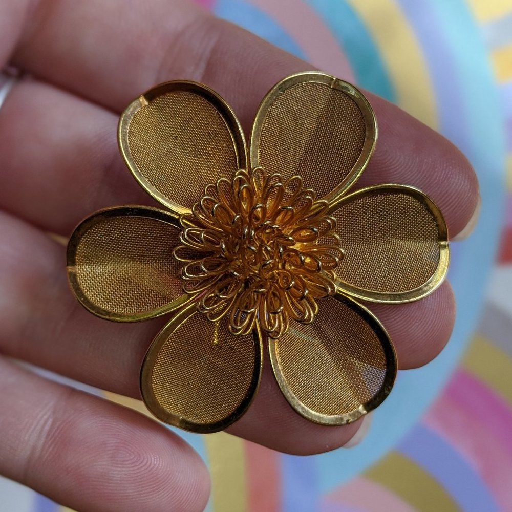 Vintage goldtone mesh & wire flower brooch